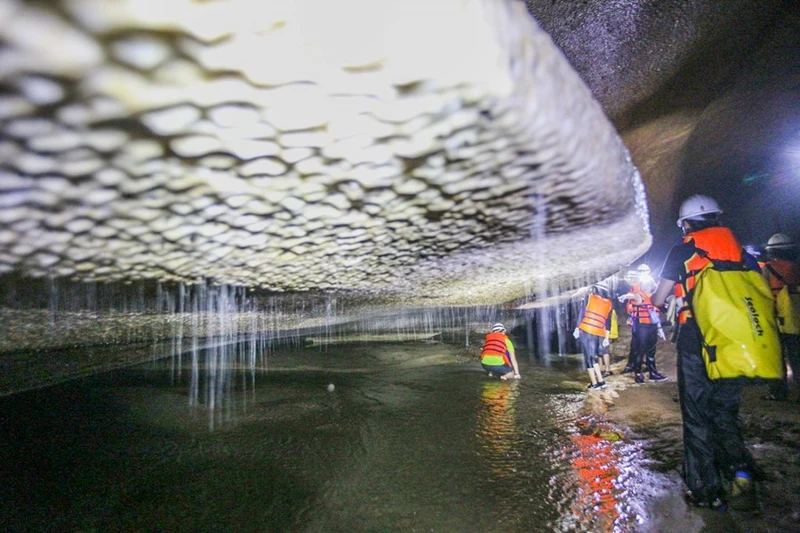 to da nhu da hang chuc nghin nam trong hang son doong cua ba be