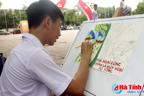 320 hoc sinh thi ve tranh ha tinh thanh pho em yeu