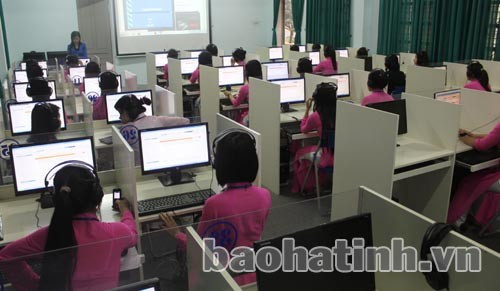 Sinh viên Trường Đại học Hà Tĩnh trong giờ học ngoại ngữ. Ảnh: Thúy Ngọc