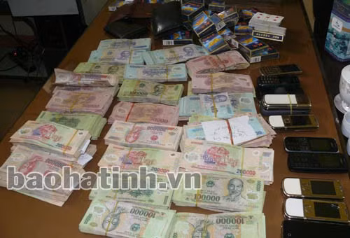 Tang vật bị thu giữ tại chiếu bạc