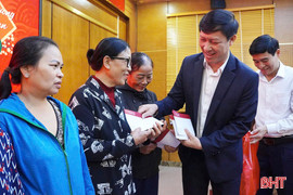 Agribank Chi nhánh Hà Tĩnh tặng 800 triệu đồng cho người nghèo đón Tết