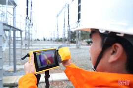 Ngày đêm “canh” dòng điện dịp Tết 