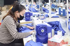 Nhiều doanh nghiệp may mặc Hà Tĩnh “kín” đơn hàng đến cuối năm