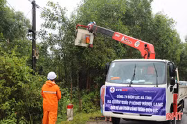 Điện lực Hà Tĩnh ra quân giải phóng hành lang bảo vệ an toàn lưới điện