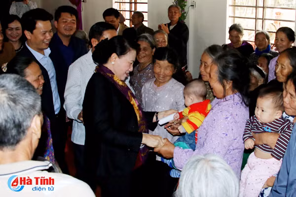 chu tich quoc hoi tam thoi de tai nguyen trong long dat tap trung khai thac tiem nang bien