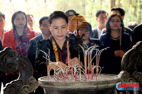 chu tich quoc hoi tam thoi de tai nguyen trong long dat tap trung khai thac tiem nang bien