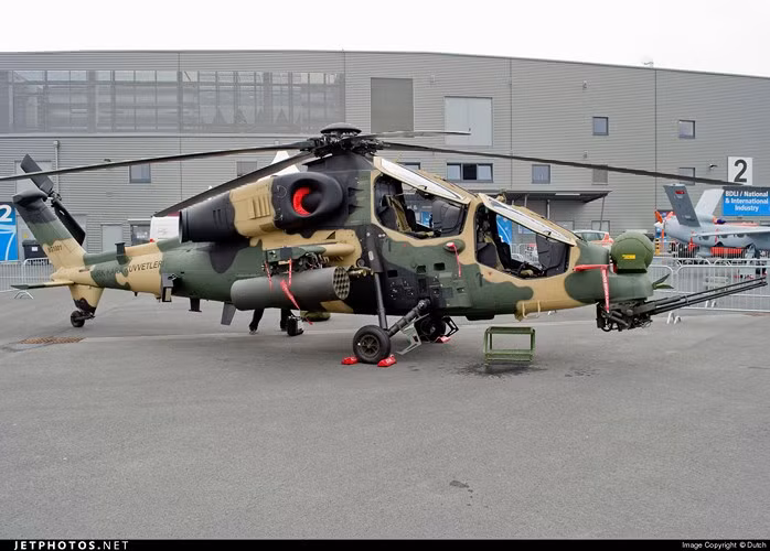 soi suc manh dang gom cua truc thang tan cong atak t 129