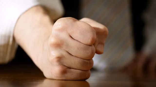 khi chong nong gian vo nen lam gi de giup chong ha hoa