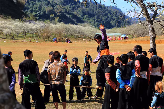 den moc chau ngam man no trang troi