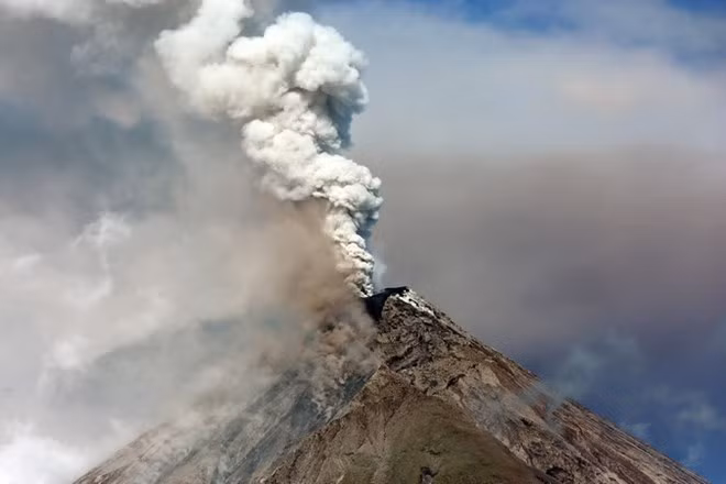 philippines san sang doi pho voi nui lua mayon phun trao
