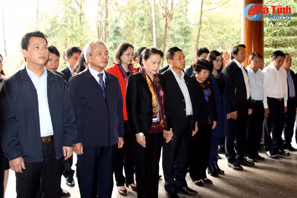 chu tich quoc hoi tam thoi de tai nguyen trong long dat tap trung khai thac tiem nang bien