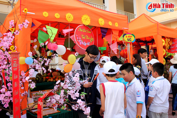 ron rang hoi cho xuan giup ban ngheo vui tet