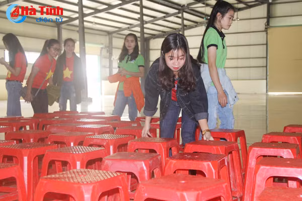 Người hâm mộ Hà Tĩnh hứng khởi cổ vũ U23 Việt Nam