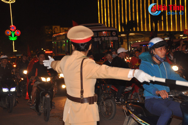 Cổ động viên nhuộm đỏ Thành Sen dù Việt Nam chỉ giành á quân U23 Châu Á