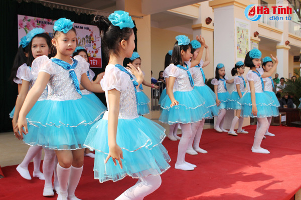 ron rang hoi cho xuan giup ban ngheo vui tet