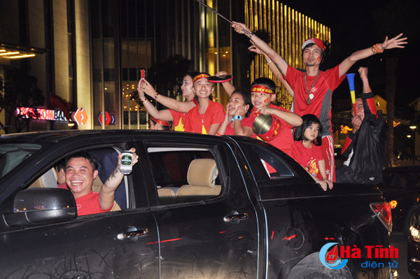 Cổ động viên nhuộm đỏ Thành Sen dù Việt Nam chỉ giành á quân U23 Châu Á