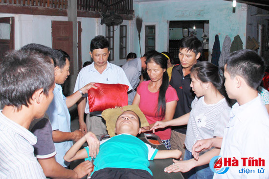 gay quy tu thien giup thanh nien ha tinh tinh nguyen hien dau cho y hoc