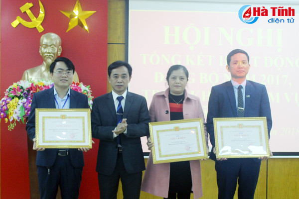 dang uy khoi cac co quan tinh phai tien phong thuc hien nghi quyet trung uong 6