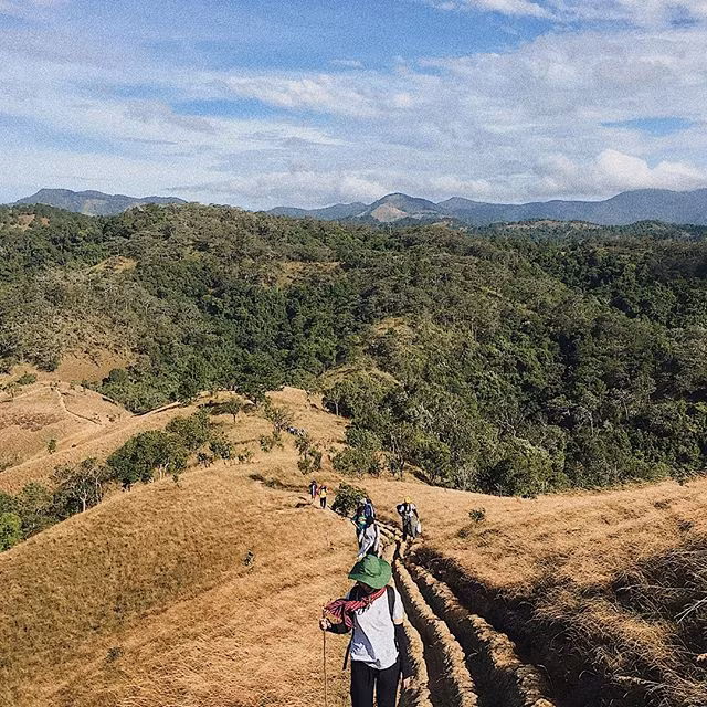 me man voi mua co chay o cung duong trekking dep nhat viet nam