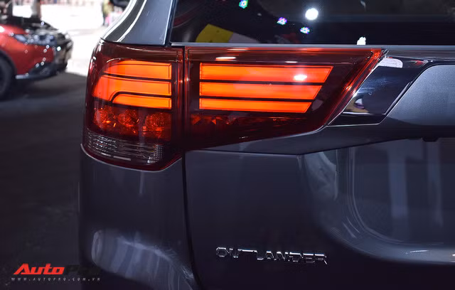 chi tiet mitsubishi outlander lap rap trong nuoc gia tu 808 trieu dong