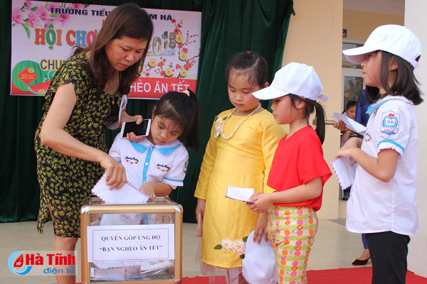 ron rang hoi cho xuan giup ban ngheo vui tet