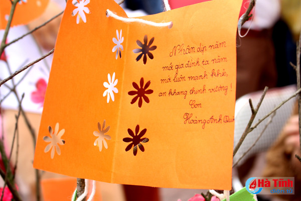 ron rang hoi cho xuan giup ban ngheo vui tet