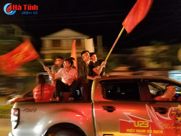 Cổ động viên nhuộm đỏ Thành Sen dù Việt Nam chỉ giành á quân U23 Châu Á