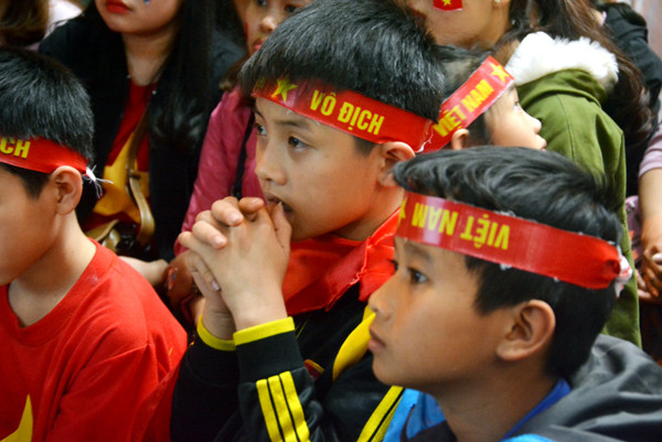 nhung giot le nuoi tiec trong niem tu hao