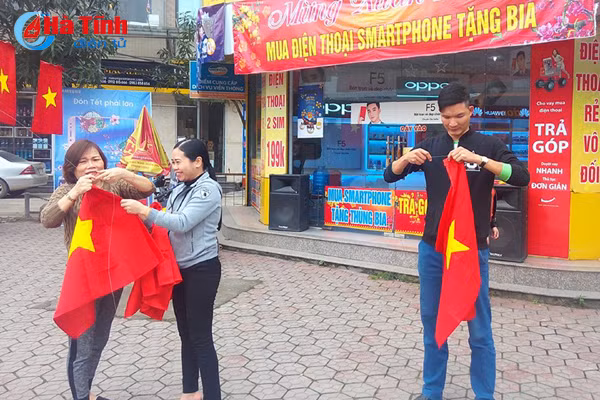 Người hâm mộ Hà Tĩnh hứng khởi cổ vũ U23 Việt Nam