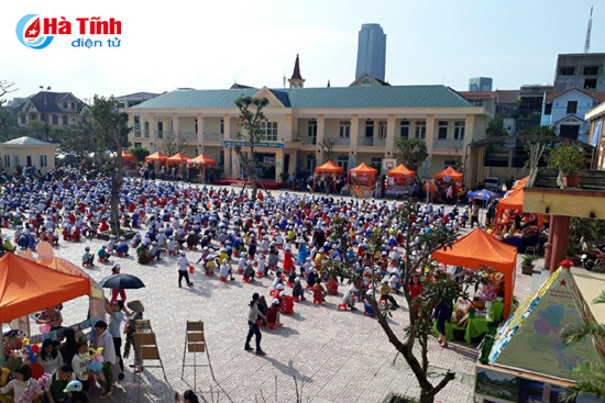 ron rang hoi cho xuan giup ban ngheo vui tet