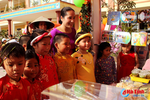 ron rang hoi cho xuan giup ban ngheo vui tet