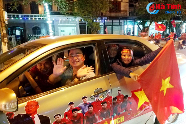 Cổ động viên nhuộm đỏ Thành Sen dù Việt Nam chỉ giành á quân U23 Châu Á