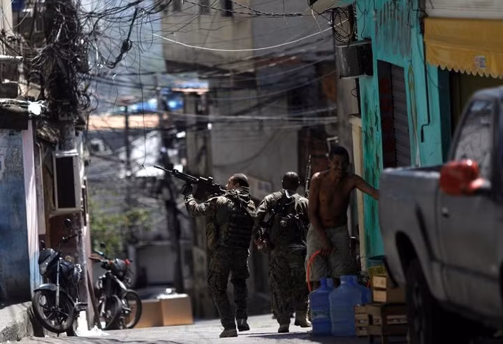 anh cuoc chien chong ma tuy khoc liet o rio de janeiro brazil