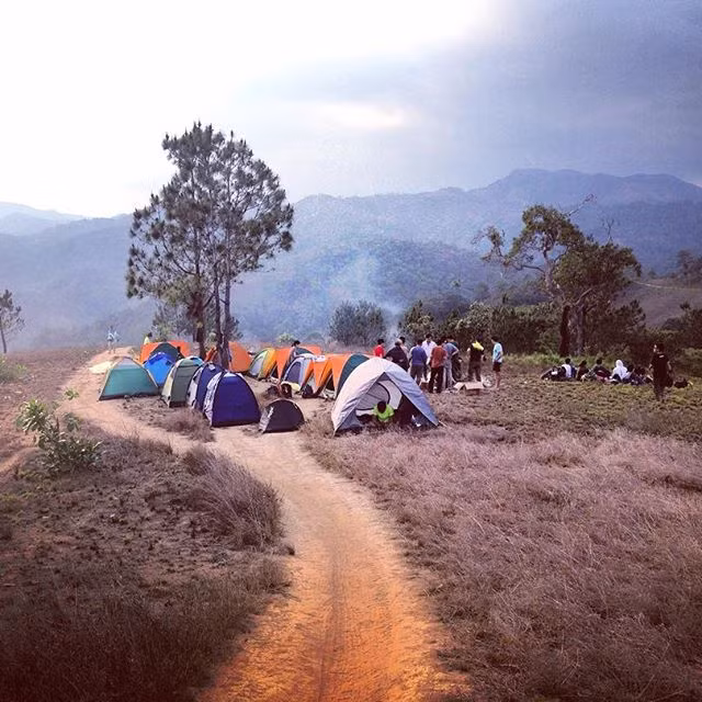 me man voi mua co chay o cung duong trekking dep nhat viet nam