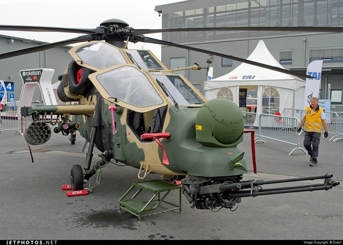 soi suc manh dang gom cua truc thang tan cong atak t 129