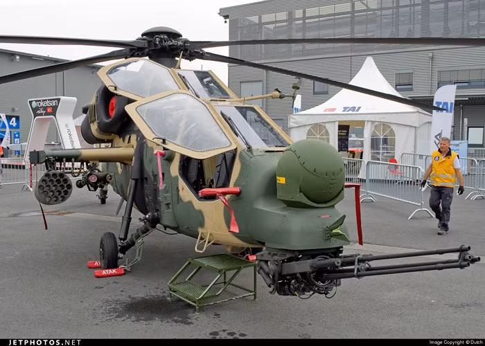 soi suc manh dang gom cua truc thang tan cong atak t 129