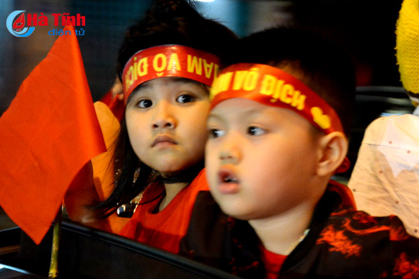 nhung giot le nuoi tiec trong niem tu hao