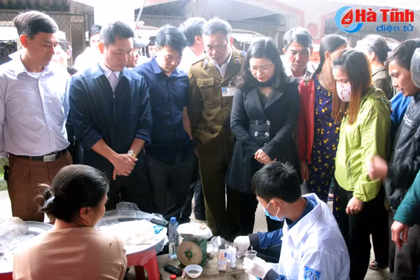 thuc pham co su dung chat phu gia cam tai loc ha con cao