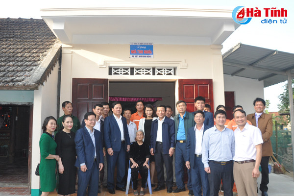 dien luc ha tinh ban giao nha tinh nghia cho me vnah