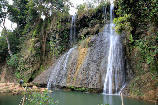 den moc chau ngam man no trang troi