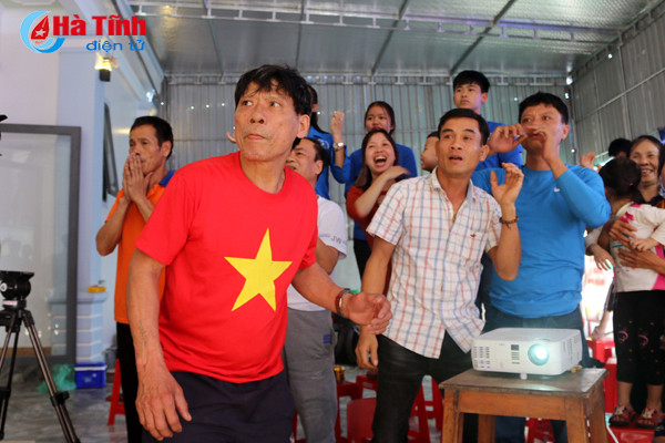 muon cung bac cam xuc tai nha tuyen thu u23 bui tien dung