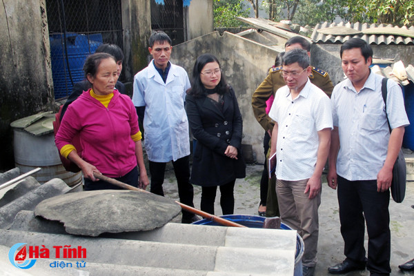 thuc pham co su dung chat phu gia cam tai loc ha con cao