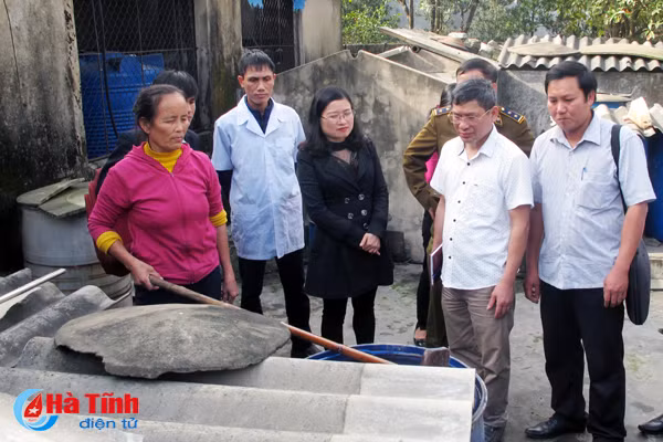 thuc pham co su dung chat phu gia cam tai loc ha con cao