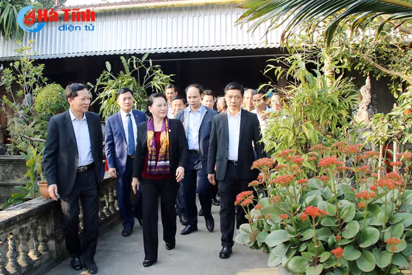 chu tich quoc hoi doi song nguoi dan ngay cang kham kha tinh lang nghia xom gan bo keo son