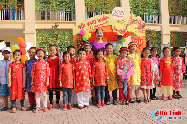 ron rang hoi cho xuan giup ban ngheo vui tet