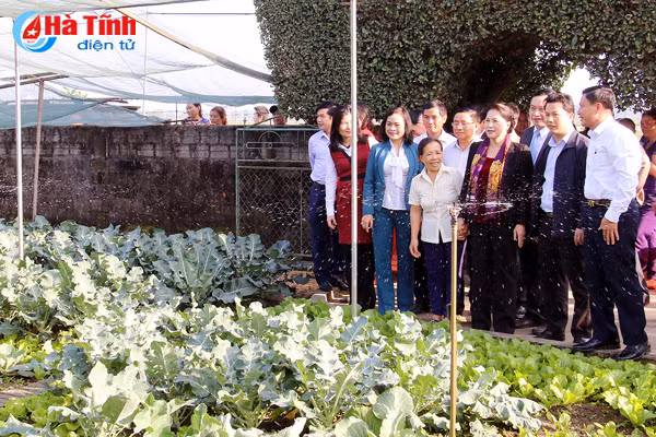 chu tich quoc hoi doi song nguoi dan ngay cang kham kha tinh lang nghia xom gan bo keo son