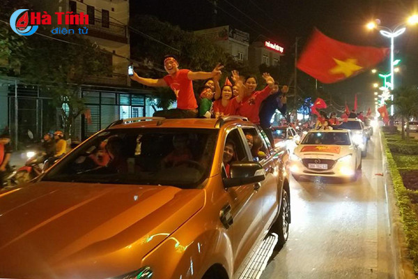 Cổ động viên nhuộm đỏ Thành Sen dù Việt Nam chỉ giành á quân U23 Châu Á