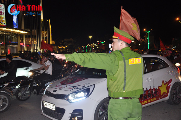 Cổ động viên nhuộm đỏ Thành Sen dù Việt Nam chỉ giành á quân U23 Châu Á