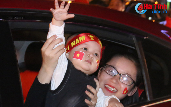 Cổ động viên nhuộm đỏ Thành Sen dù Việt Nam chỉ giành á quân U23 Châu Á