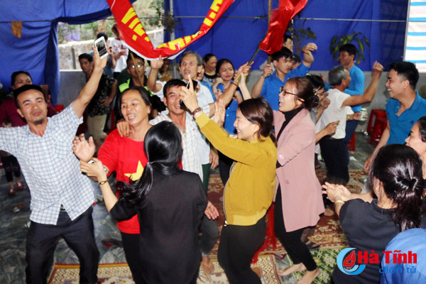 muon cung bac cam xuc tai nha tuyen thu u23 bui tien dung